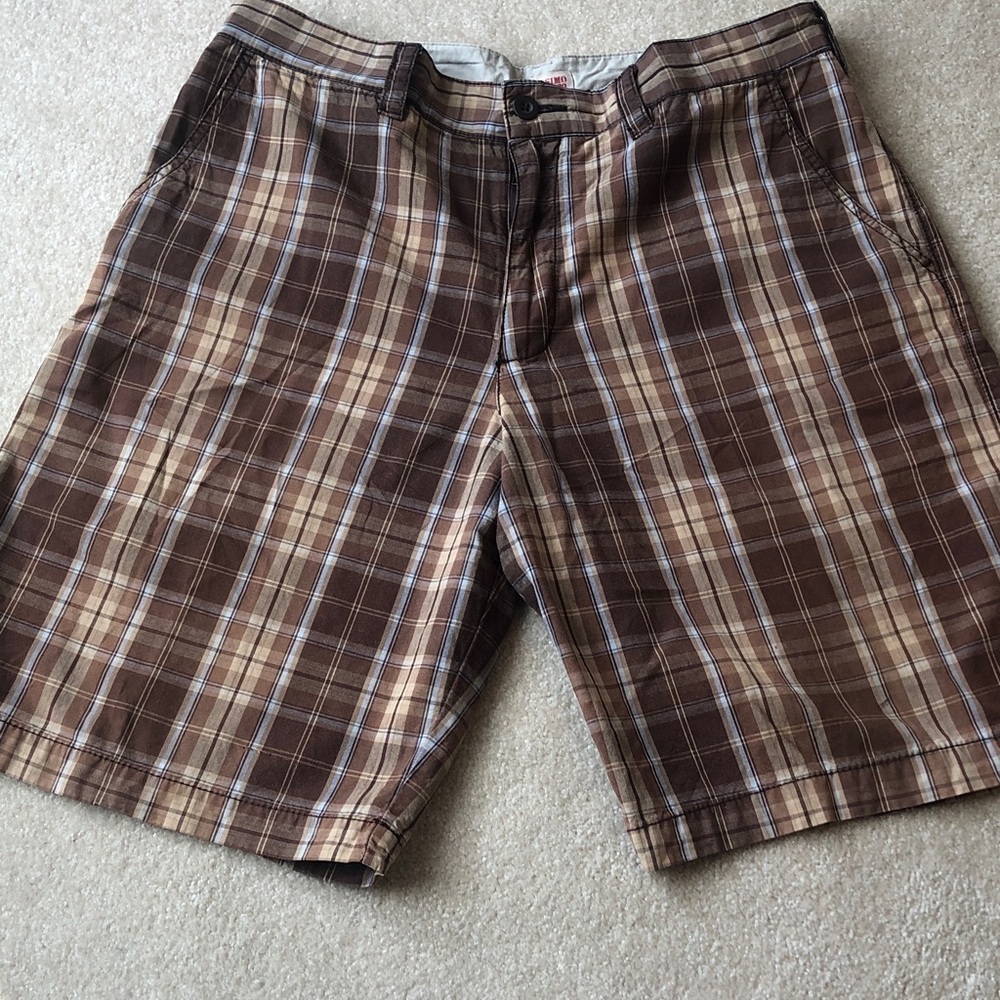 Men’s plaid shorts